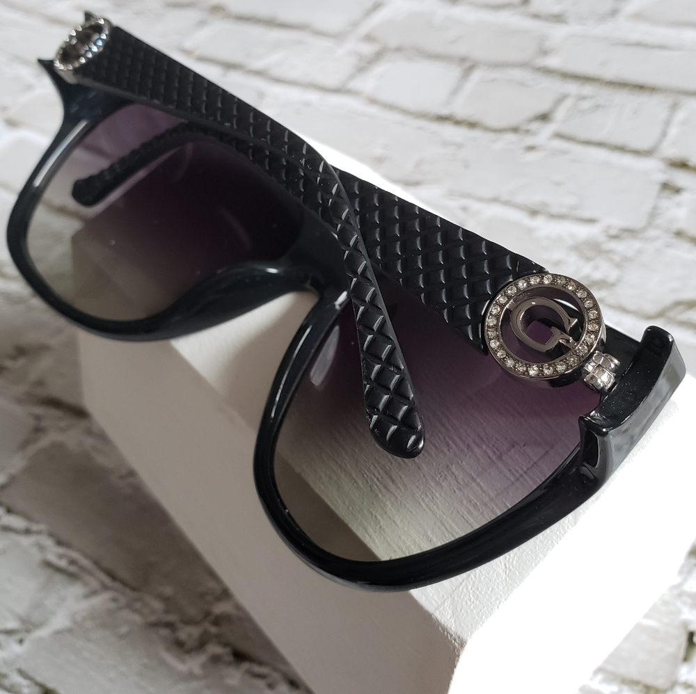 NWOT Guess Polarized Designer Sunglasses w/ Hard Case - Picture 6 of 11